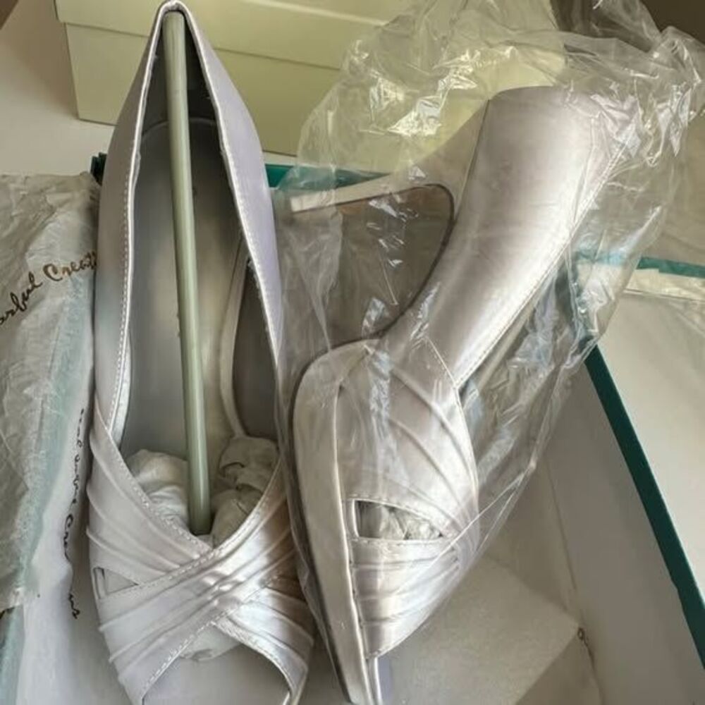 Colorful Creations High Heel Dyeable Pumps Brand New Size 9